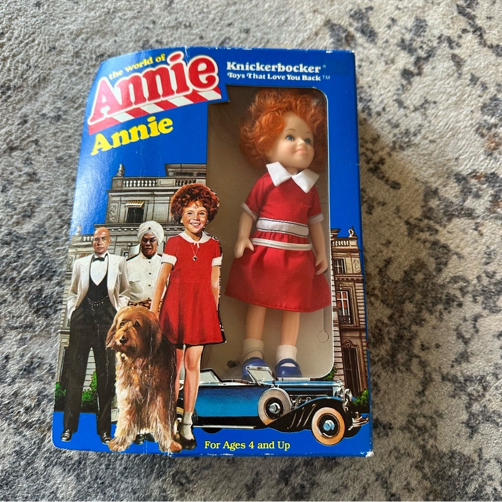 Vintage 1982 Knickerbocker "The World of Annie" Doll in original box